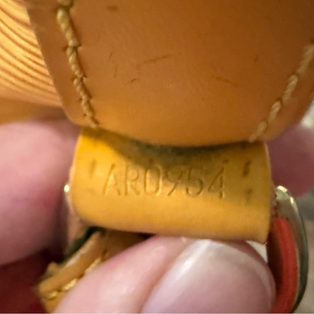 Louis Vuitton EUC Yellow Epi Leather Bucket Bag - Picture 6 of 11